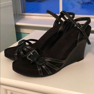 Bass Size 7 Black Wedges